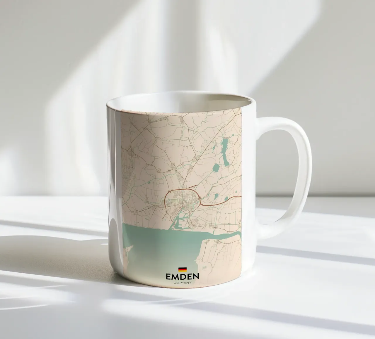 Emden DE tazza in ceramica da Christopher Adams