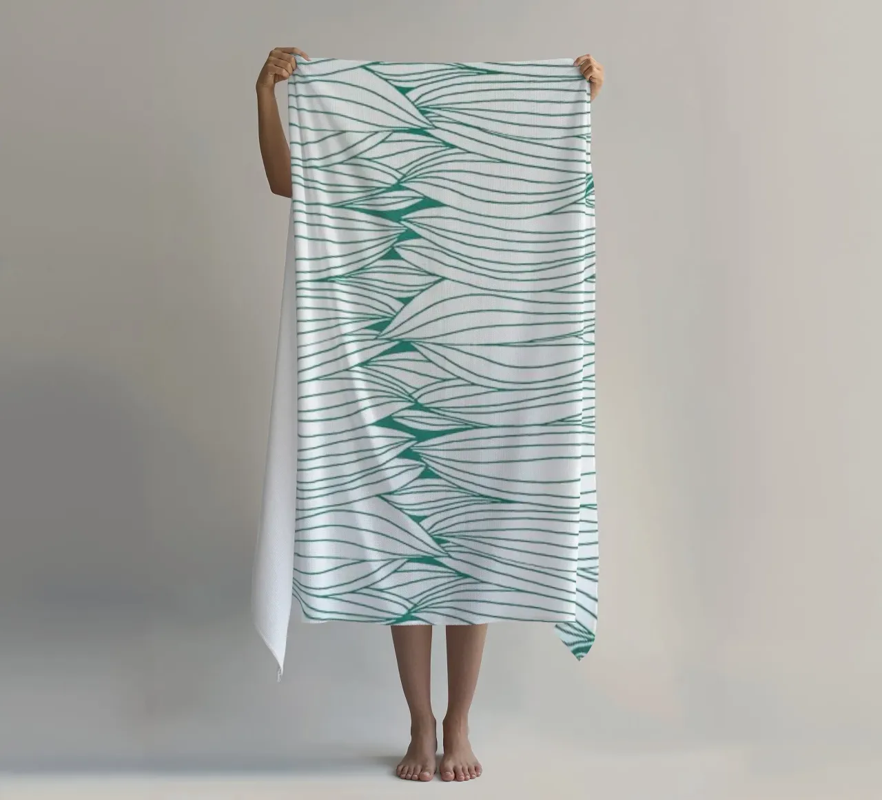 Dancing Feathers telo mare da Pom Graphic Design