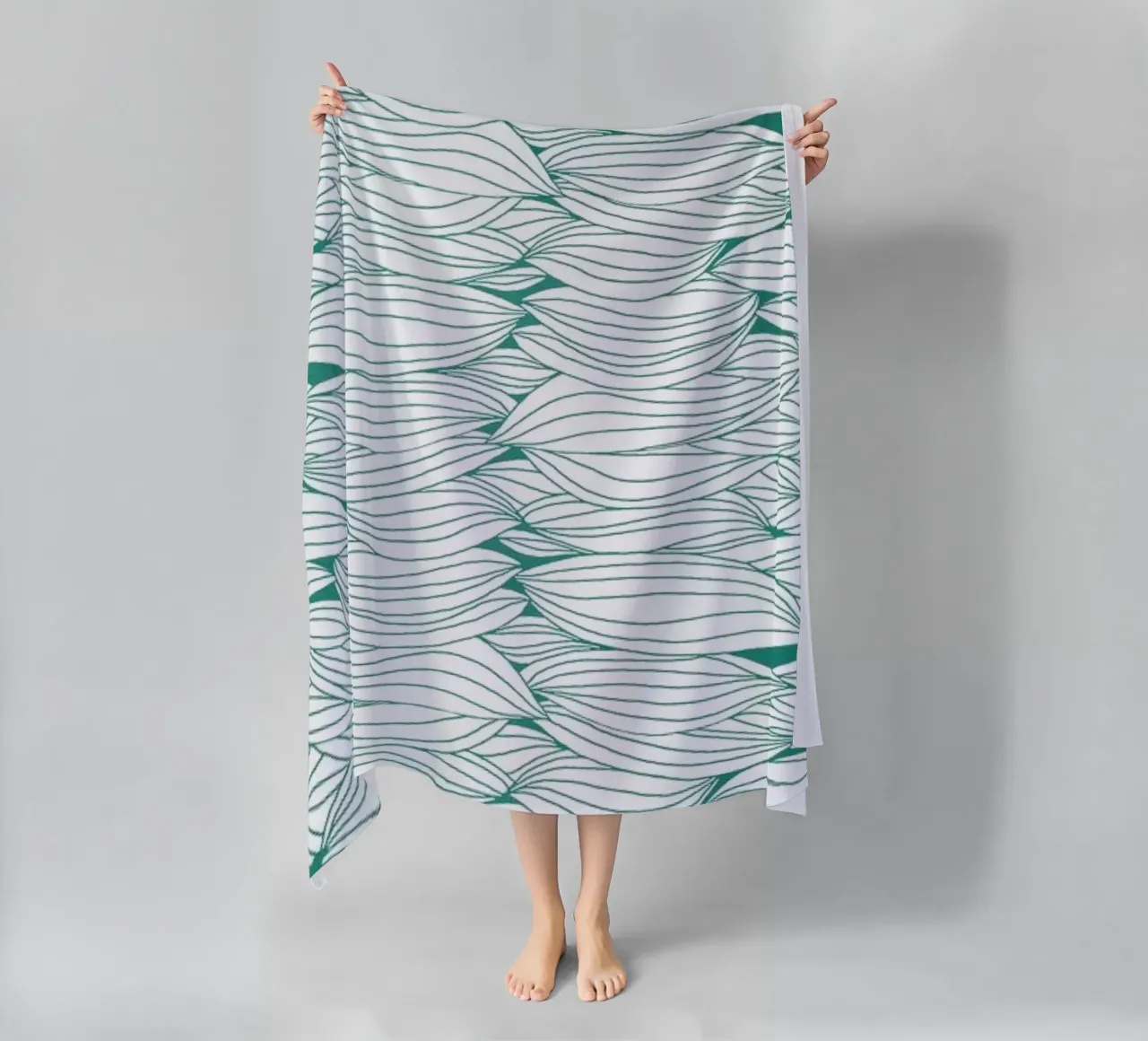 Dancing Feathers telo mare da Pom Graphic Design