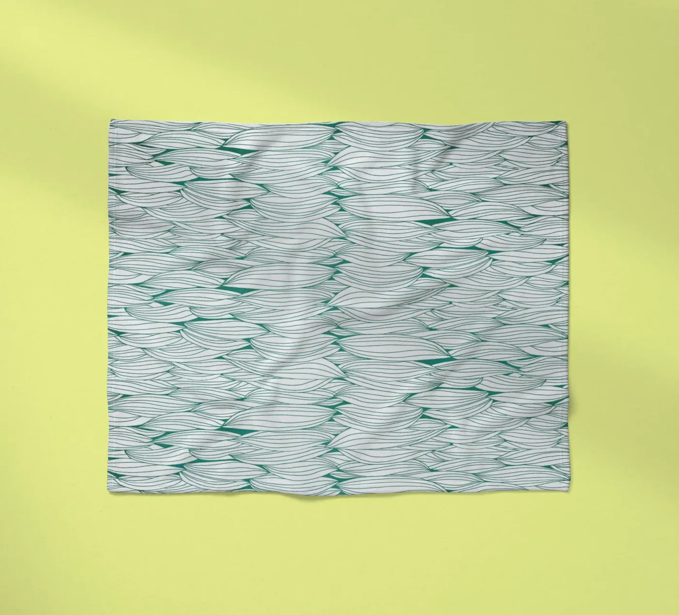 Dancing Feathers Fleecedecke von Pom Graphic Design