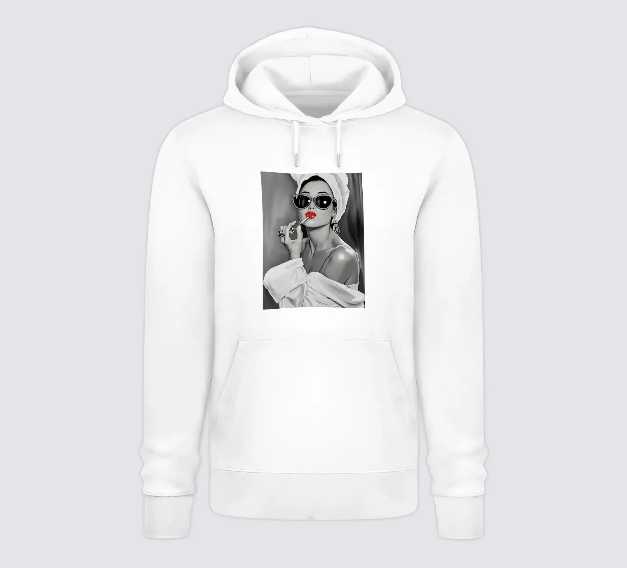 AUDREY HEPBURN PINTÁNDOSE LOS LABIOS sudadera con capucha de ARTOMATIC