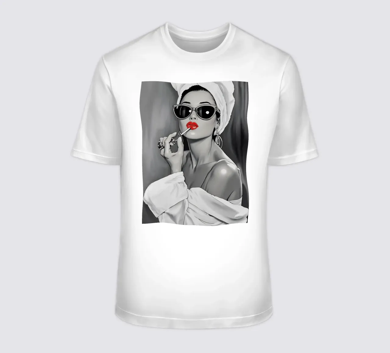 AUDREY HEPBURN TRÄGT LIPPENSTIFT AUF T-Shirt von ARTOMATIC