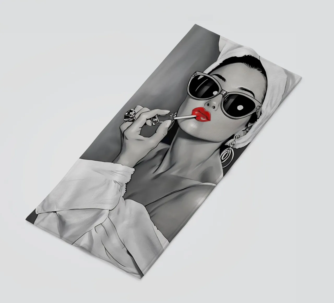 AUDREY HEPBURN TRÄGT LIPPENSTIFT AUF Strandtuch von ARTOMATIC