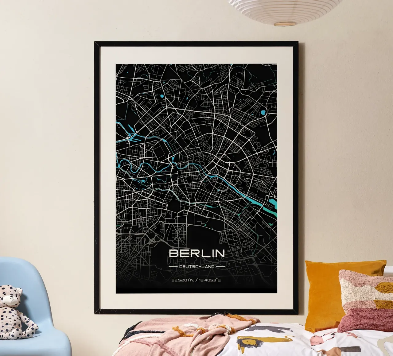 Mappa stradale di Berlino poster con telaio in legno da Christopher Adams
