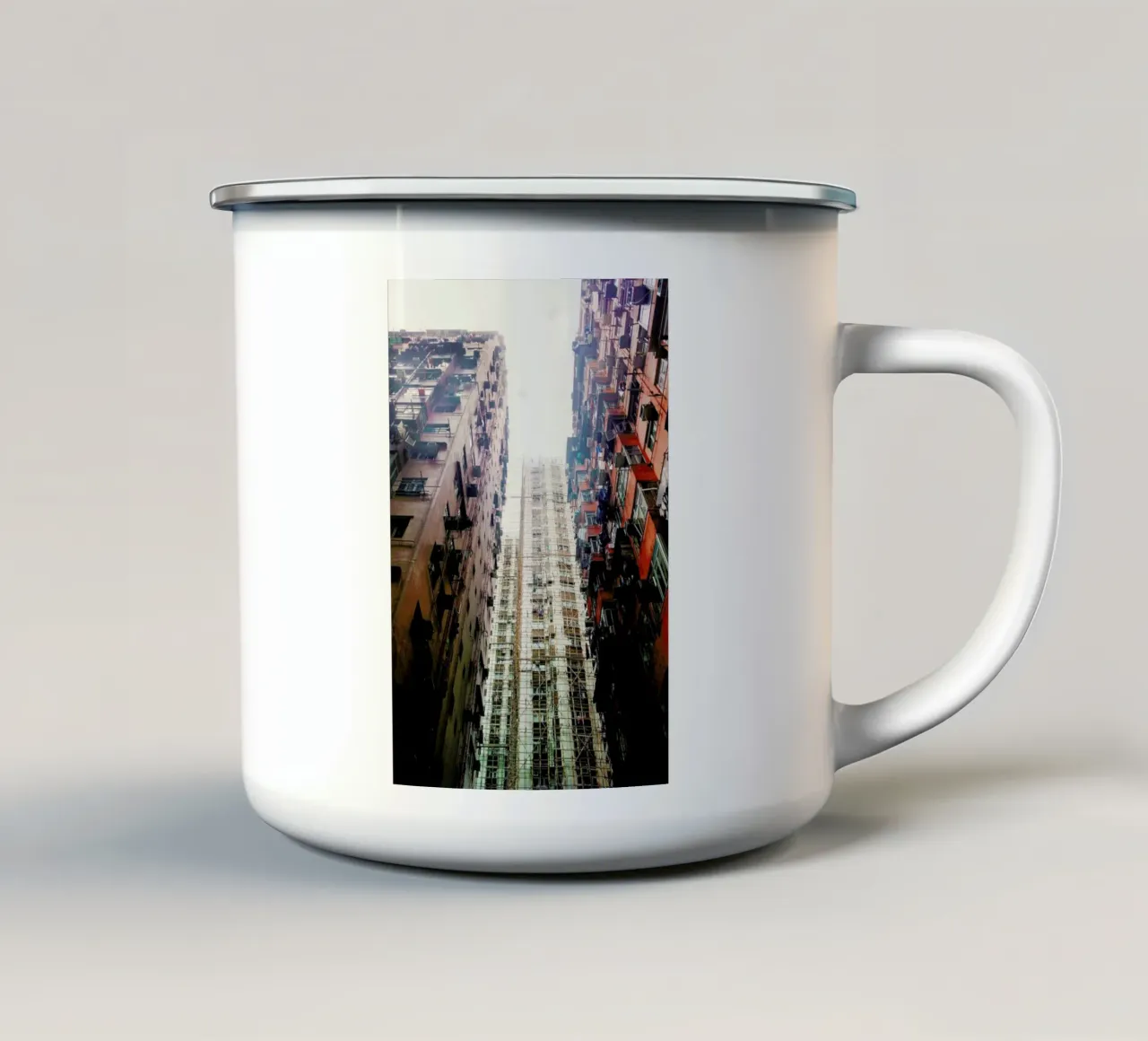 Hong Kong Architecture tazza in smalto da Marc Schulthess