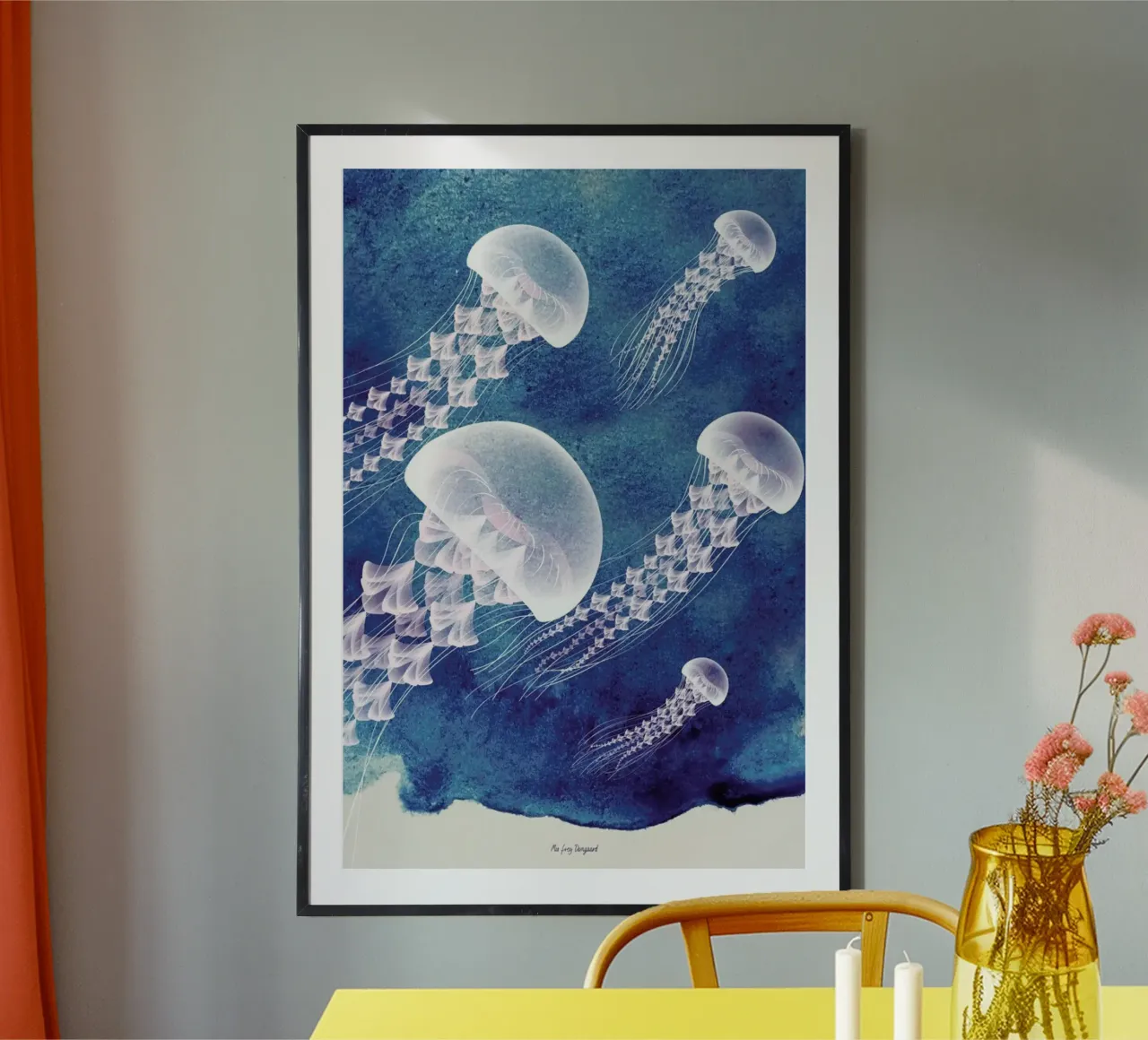 Jellyfish poster con telaio in legno da Mie Frey Damgaard