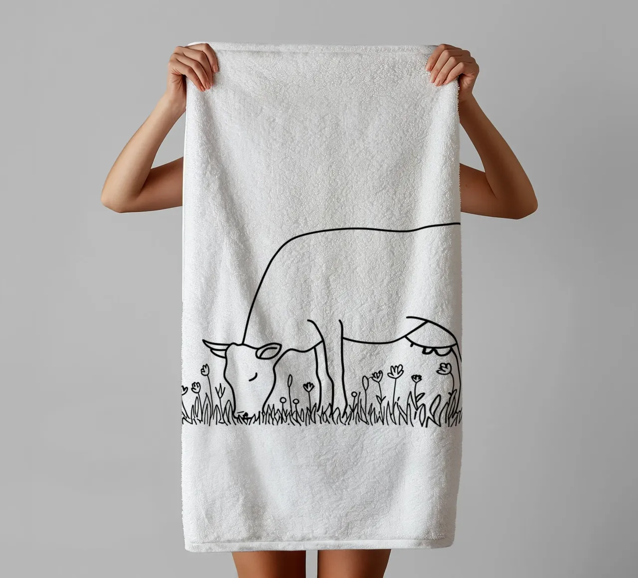 Vache en train de brouter - Dessin au trait minimaliste serviette de bain de Viv Line Art