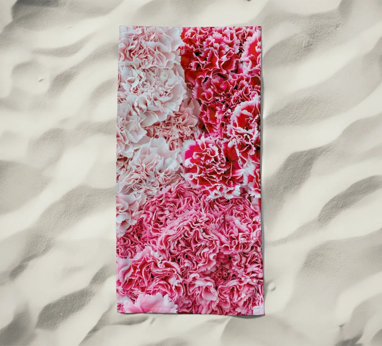 Carnation Flower telo mare da Curious Collections by Marielle Leenders