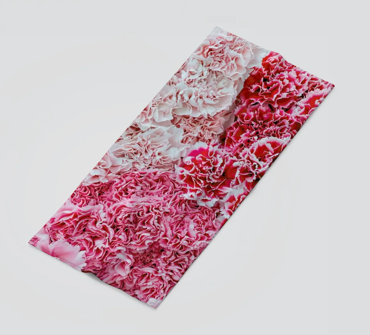 Carnation Flower telo mare da Curious Collections by Marielle Leenders