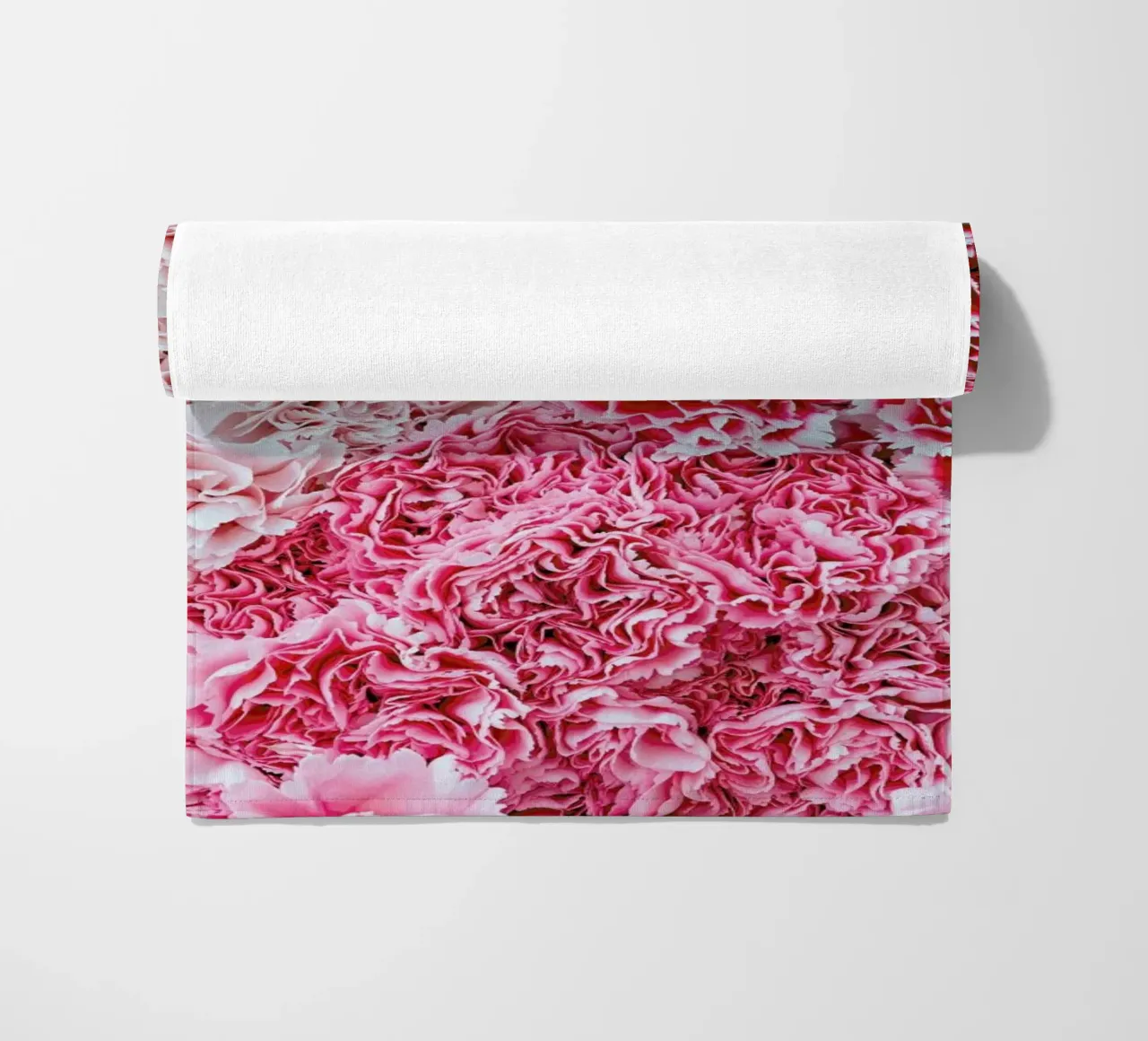 Carnation Flower telo mare da Curious Collections by Marielle Leenders