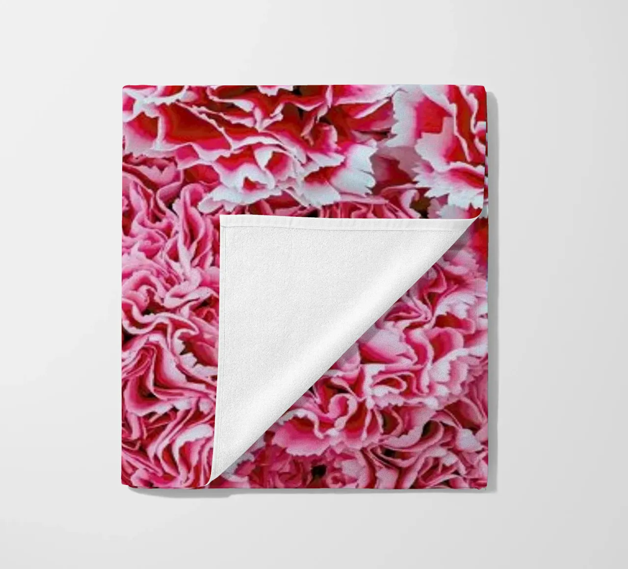 Carnation Flower telo mare da Curious Collections by Marielle Leenders