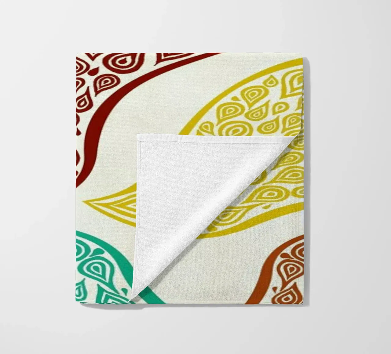 Birds In Disguise telo mare da Pom Graphic Design