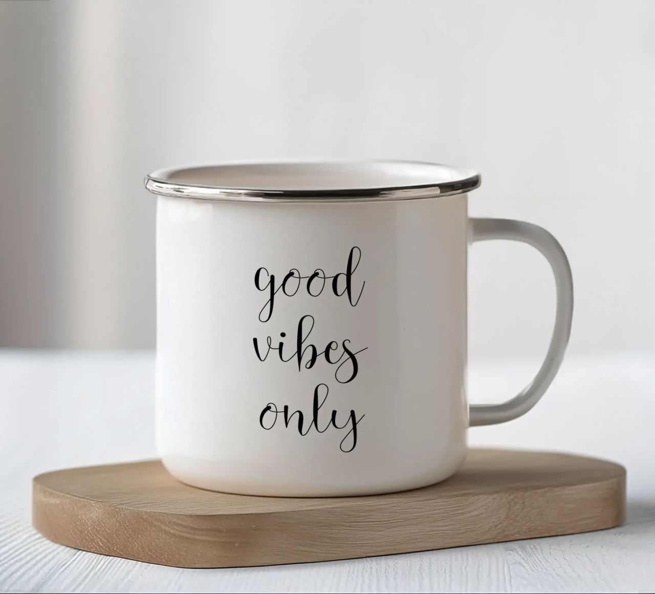 Solo buone vibrazioni tazza in smalto da Shark Printables