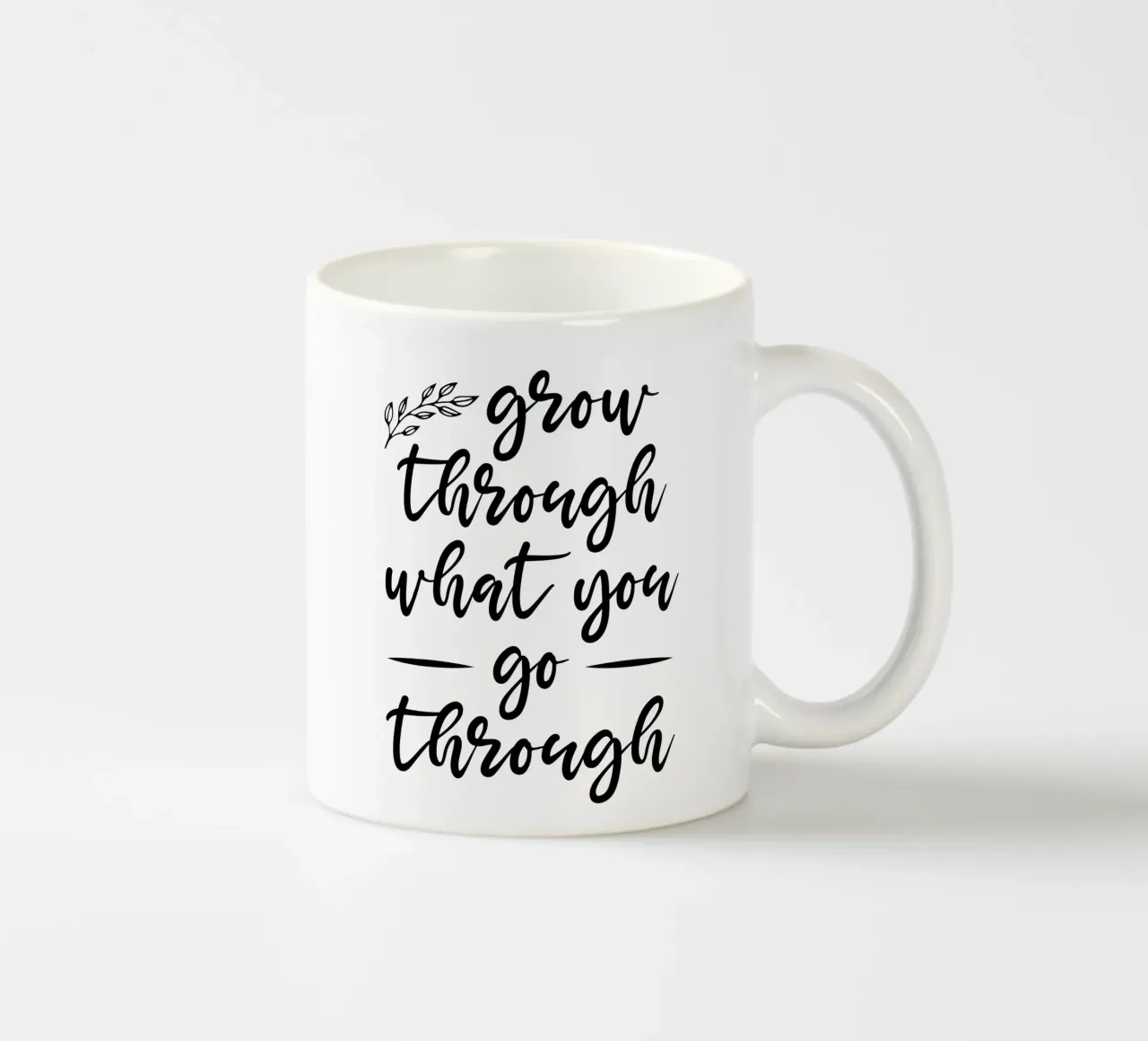 Crescere attraverso ciò che si attraversa tazza in ceramica da Shark Printables