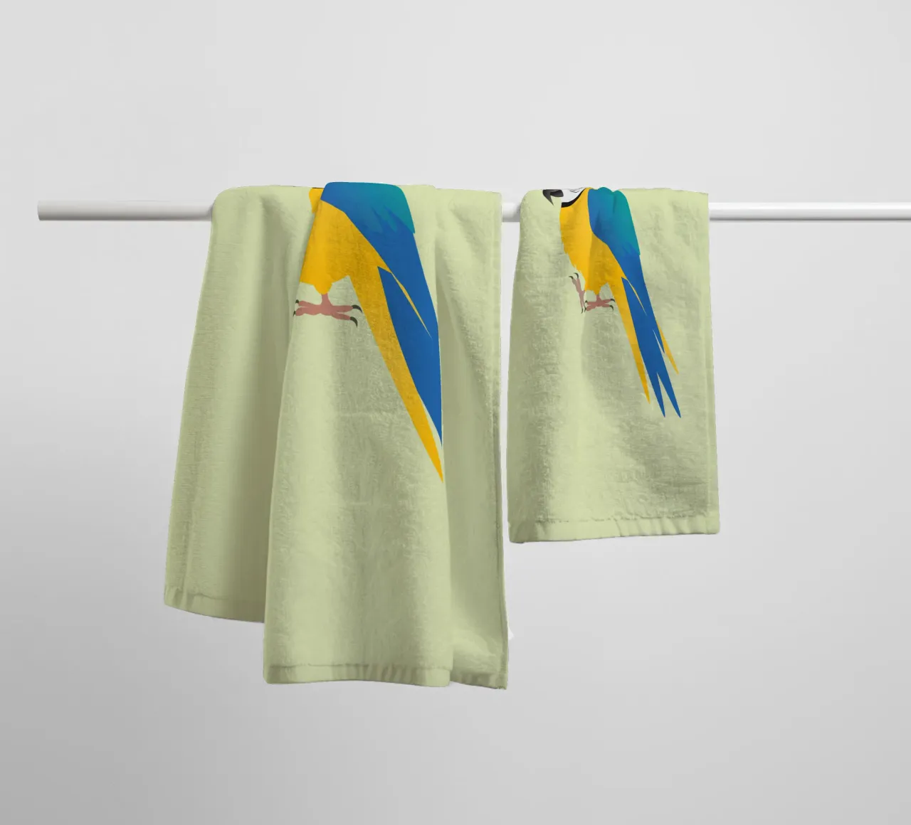 Drôle d'ara bleu et jaune serviette de bain de BwiseLizzy