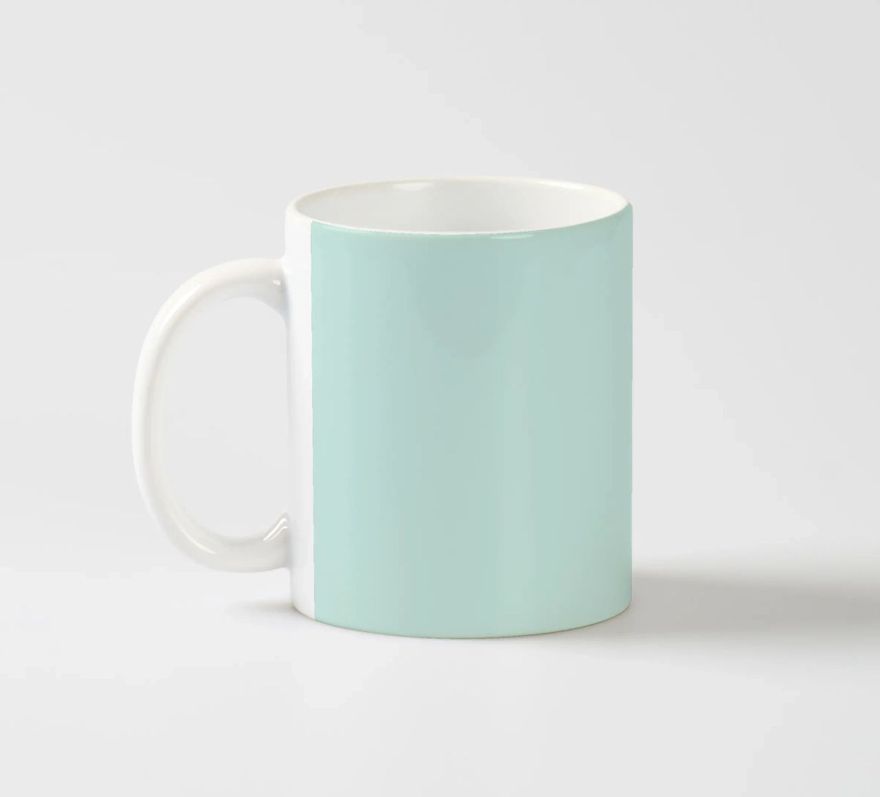 Pavone con fiori tazza in ceramica da BwiseLizzy