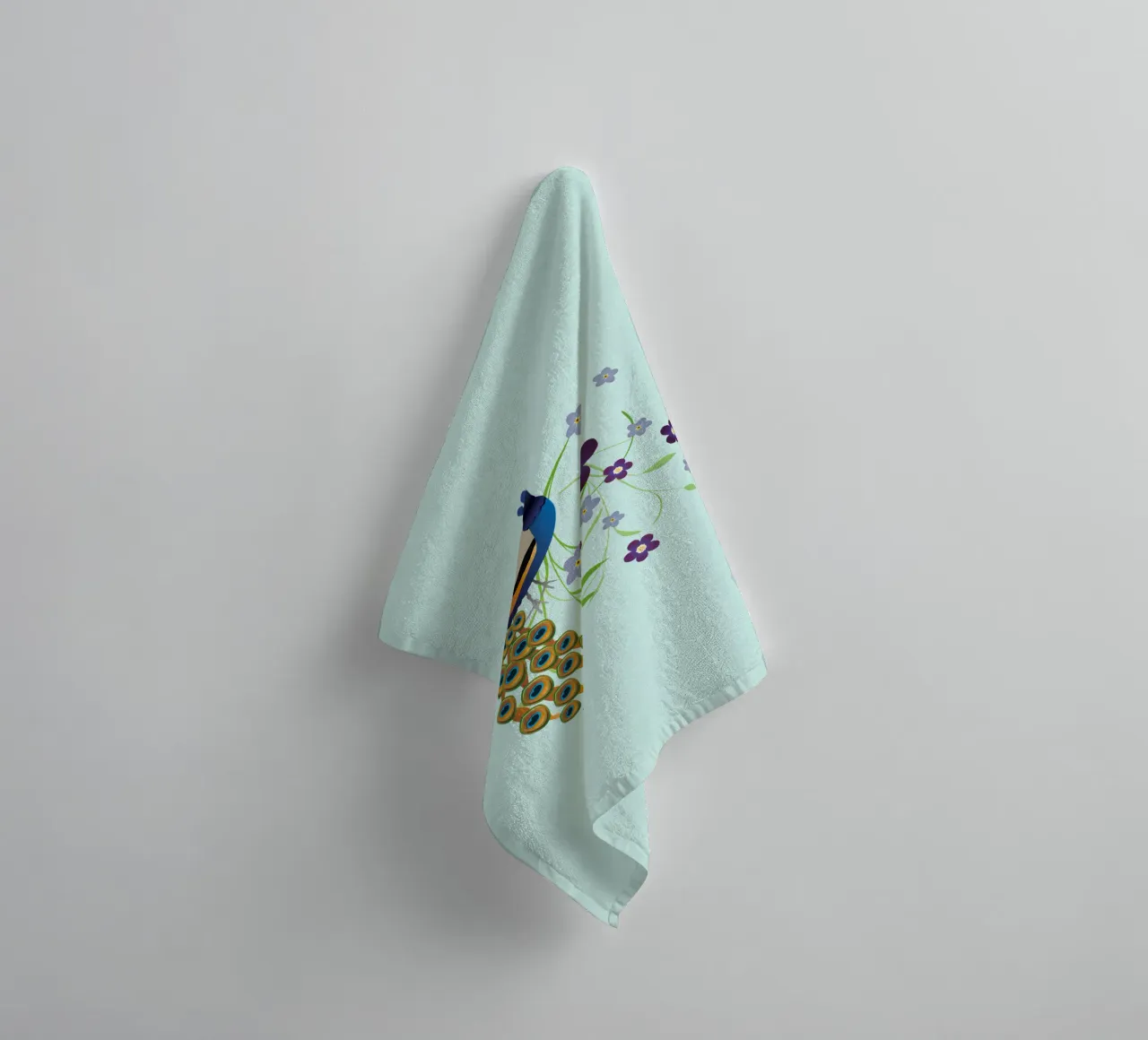 Pavone con fiori asciugamano da bagno da BwiseLizzy