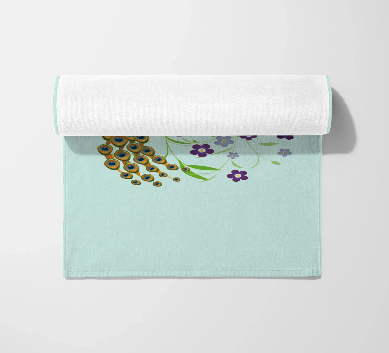 Pavone con fiori telo mare da BwiseLizzy