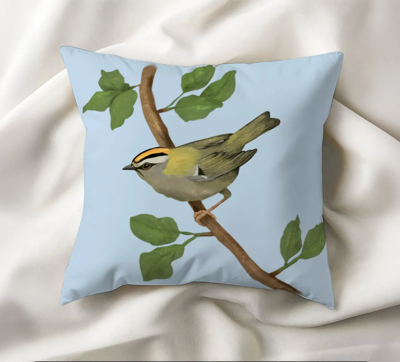 Disegno digitale di firecrest comune cuscino da BwiseLizzy