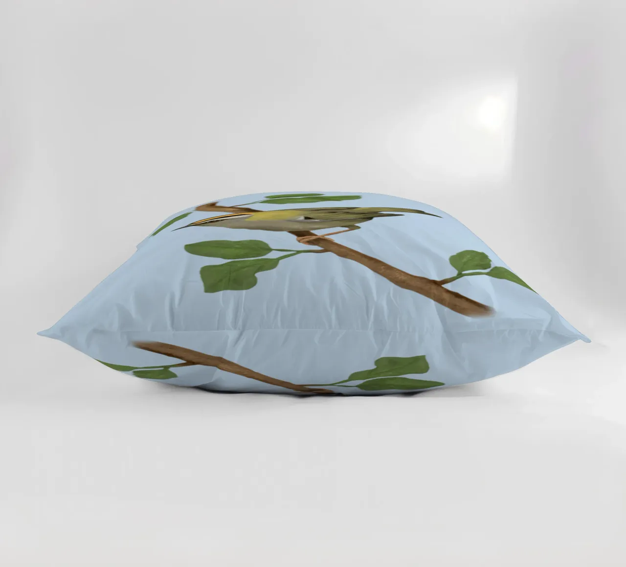 Disegno digitale di firecrest comune cuscino da BwiseLizzy
