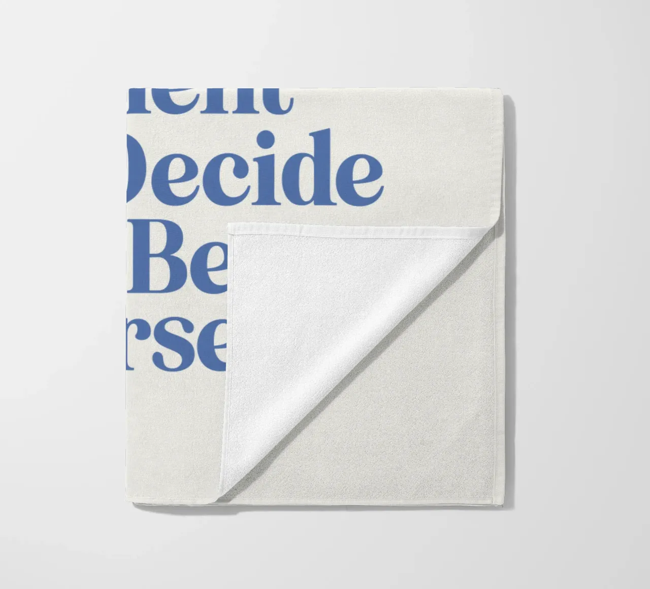 La bellezza inizia nel momento in cui si decide di essere se stessi telo mare da THE MOTIVATED TYPE