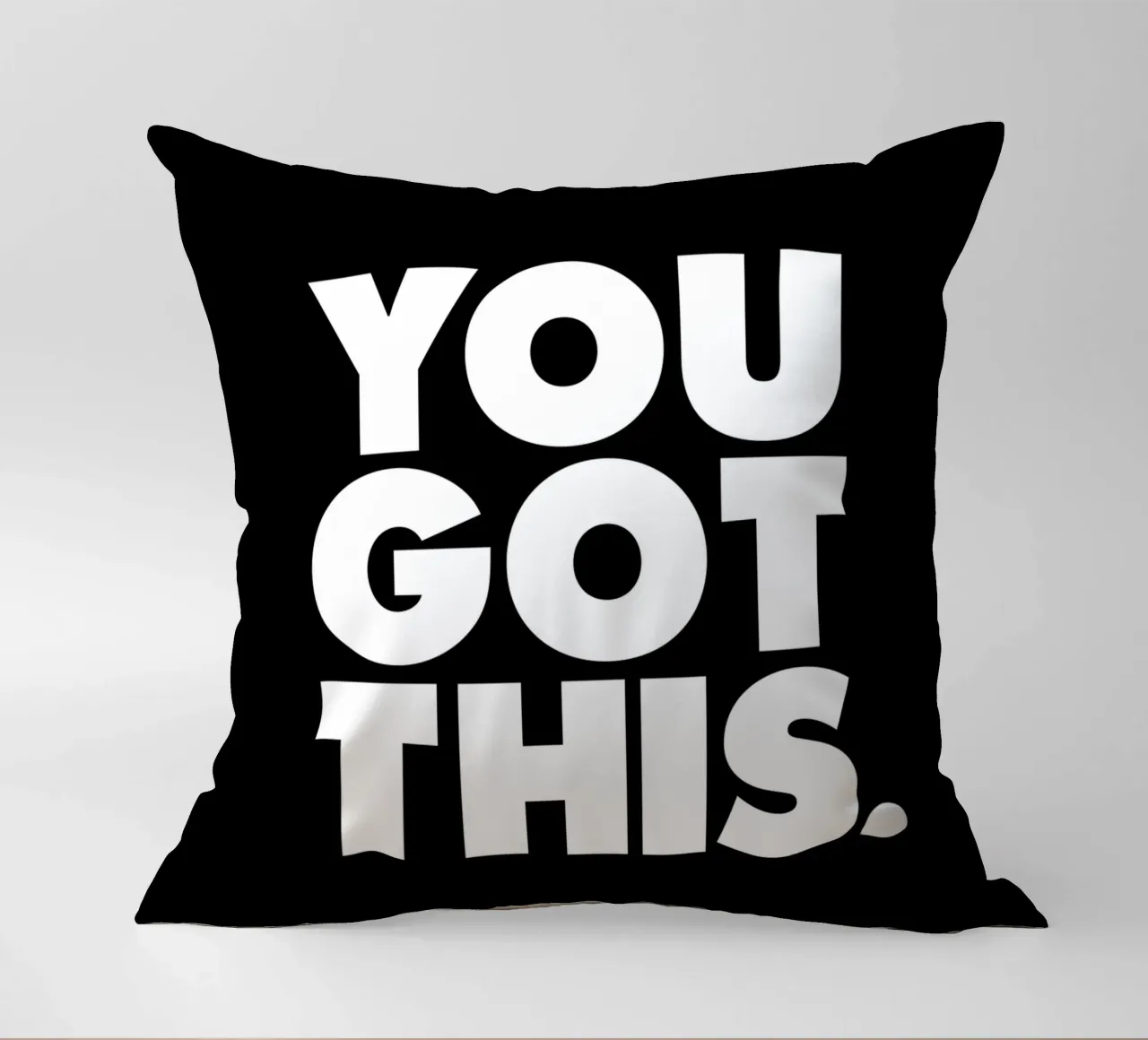 Design tipografico motivazionale You Got This in nero cuscino da THE MOTIVATED TYPE