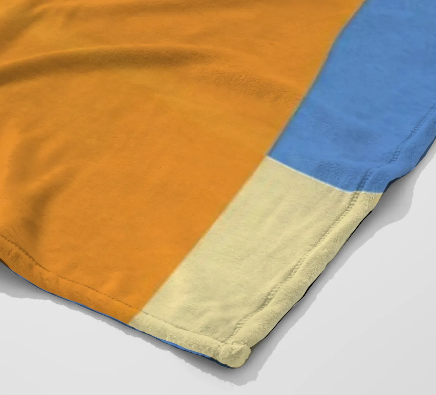 Orange Garbage Bin coperta in pile da Rosi Feist