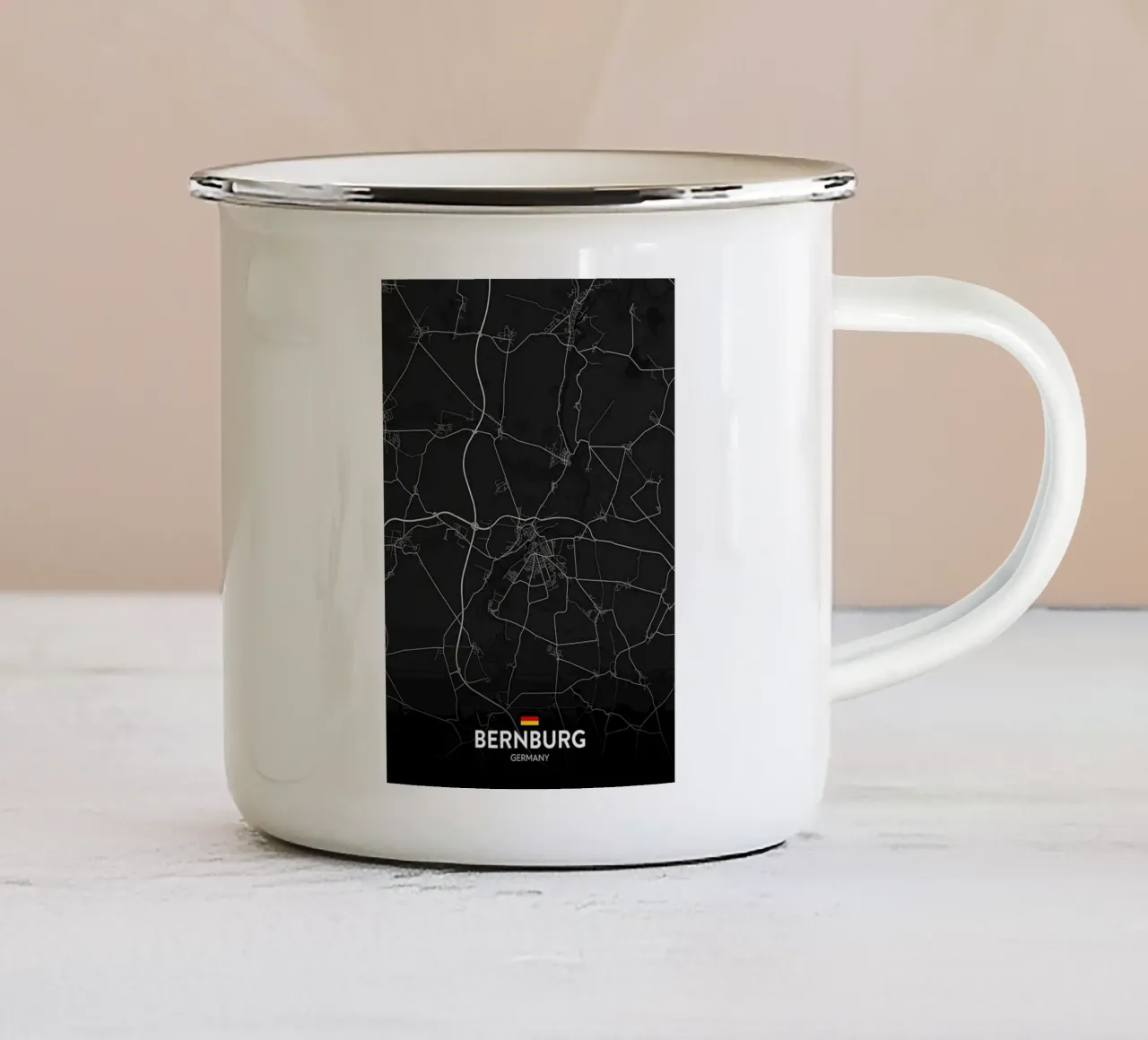Bernburg DE tazza in smalto da Christopher Adams
