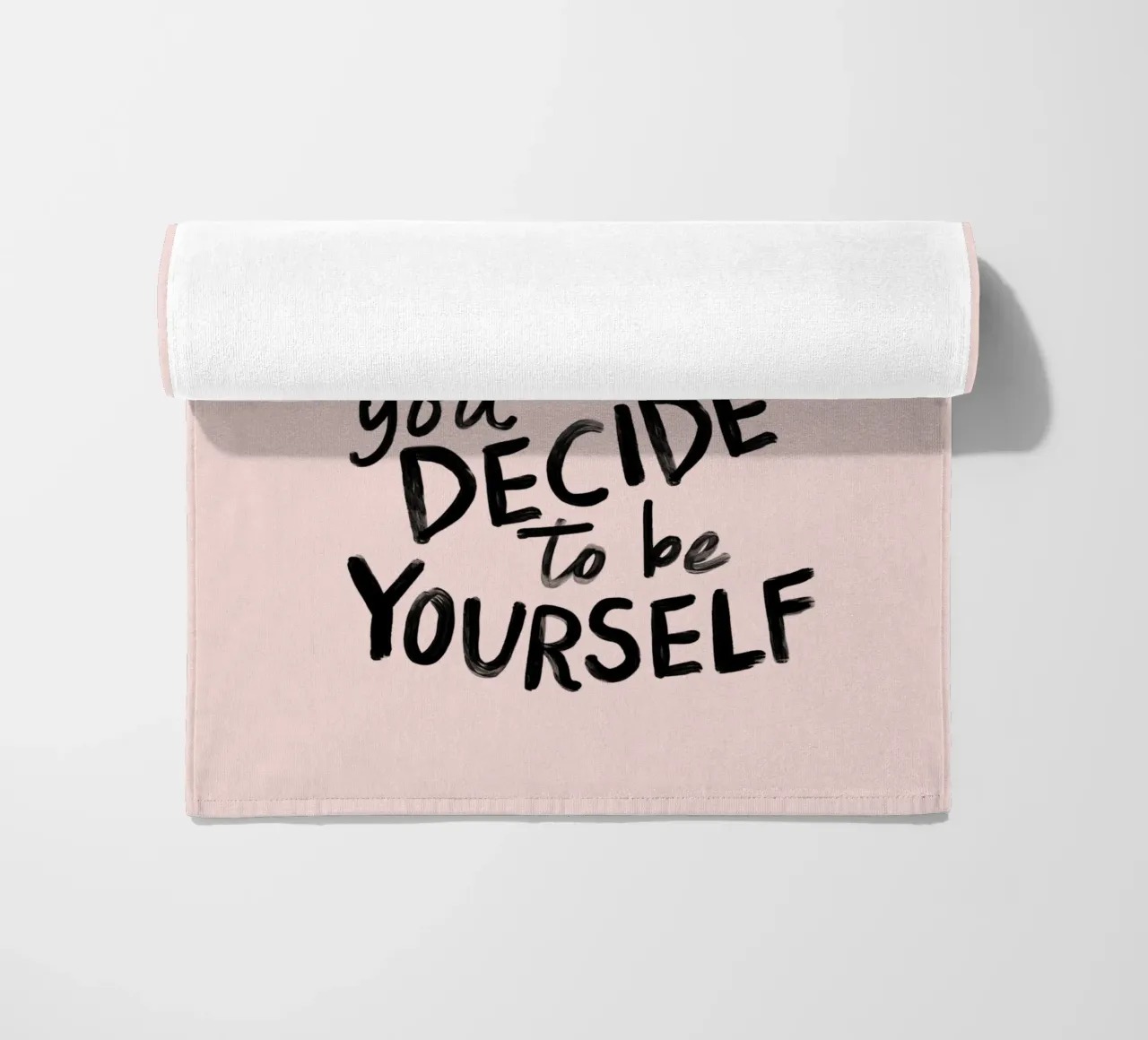 La bellezza inizia nel momento in cui si decide di essere se stessi telo mare da THE MOTIVATED TYPE