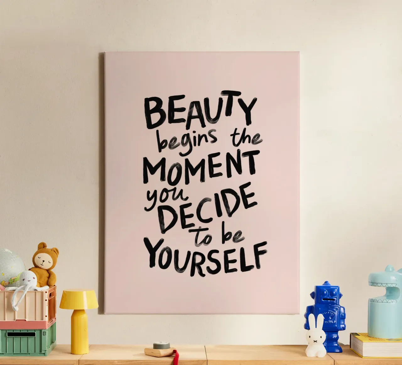 La bellezza inizia nel momento in cui si decide di essere se stessi tela con Cornice a cassetta da THE MOTIVATED TYPE