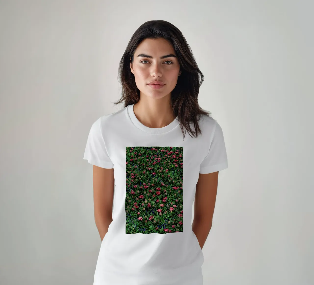 Tulip Field Pink t-shirt da Curious Collections by Marielle Leenders