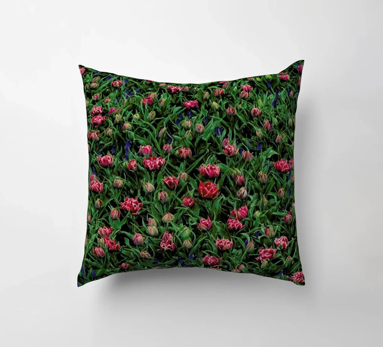 Tulip Field Pink cuscino da Curious Collections by Marielle Leenders