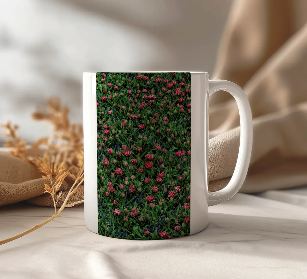 Tulip Field Pink tazza in ceramica da Curious Collections by Marielle Leenders