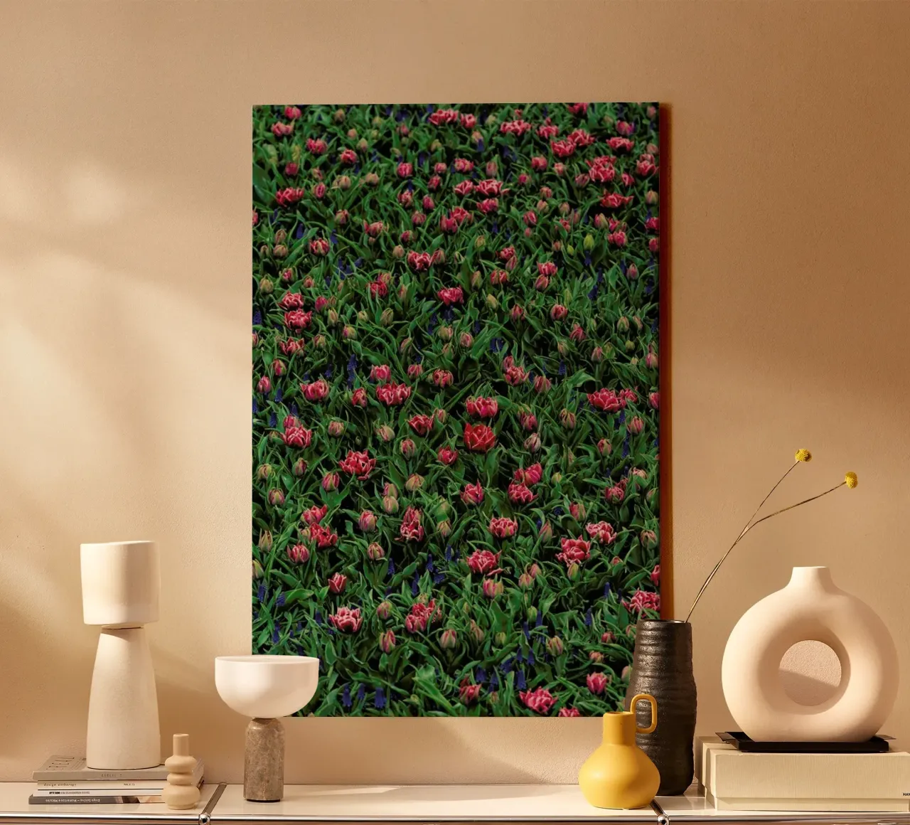 Tulip Field Pink canvas met Baklijst van Curious Collections by Marielle Leenders