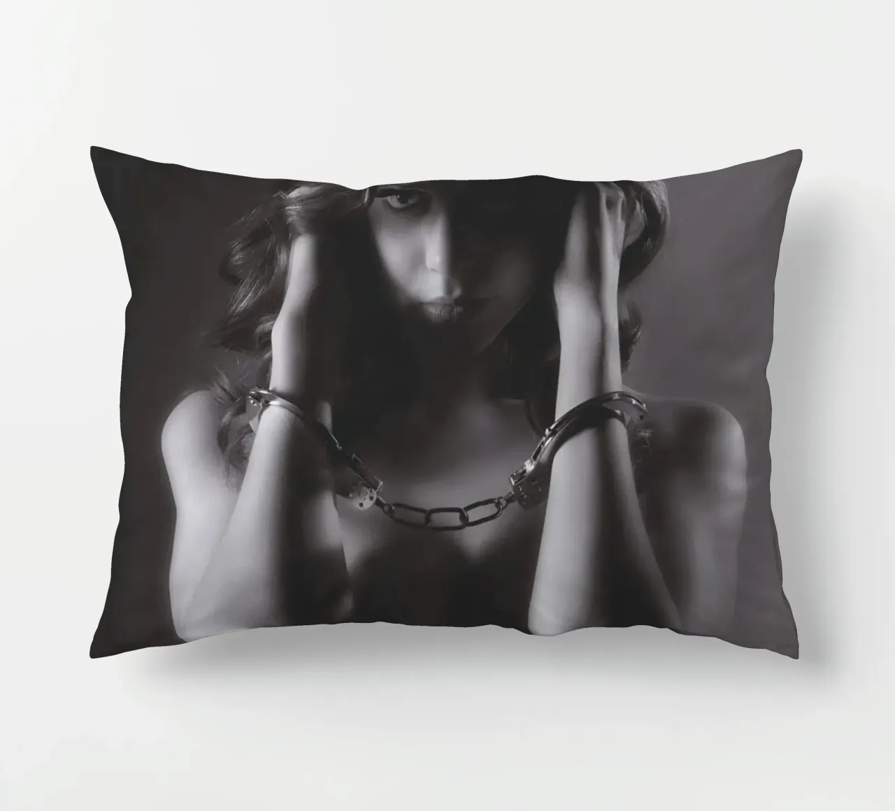 Livvy Cuffed Mono cuscino da Dave Hare Photography