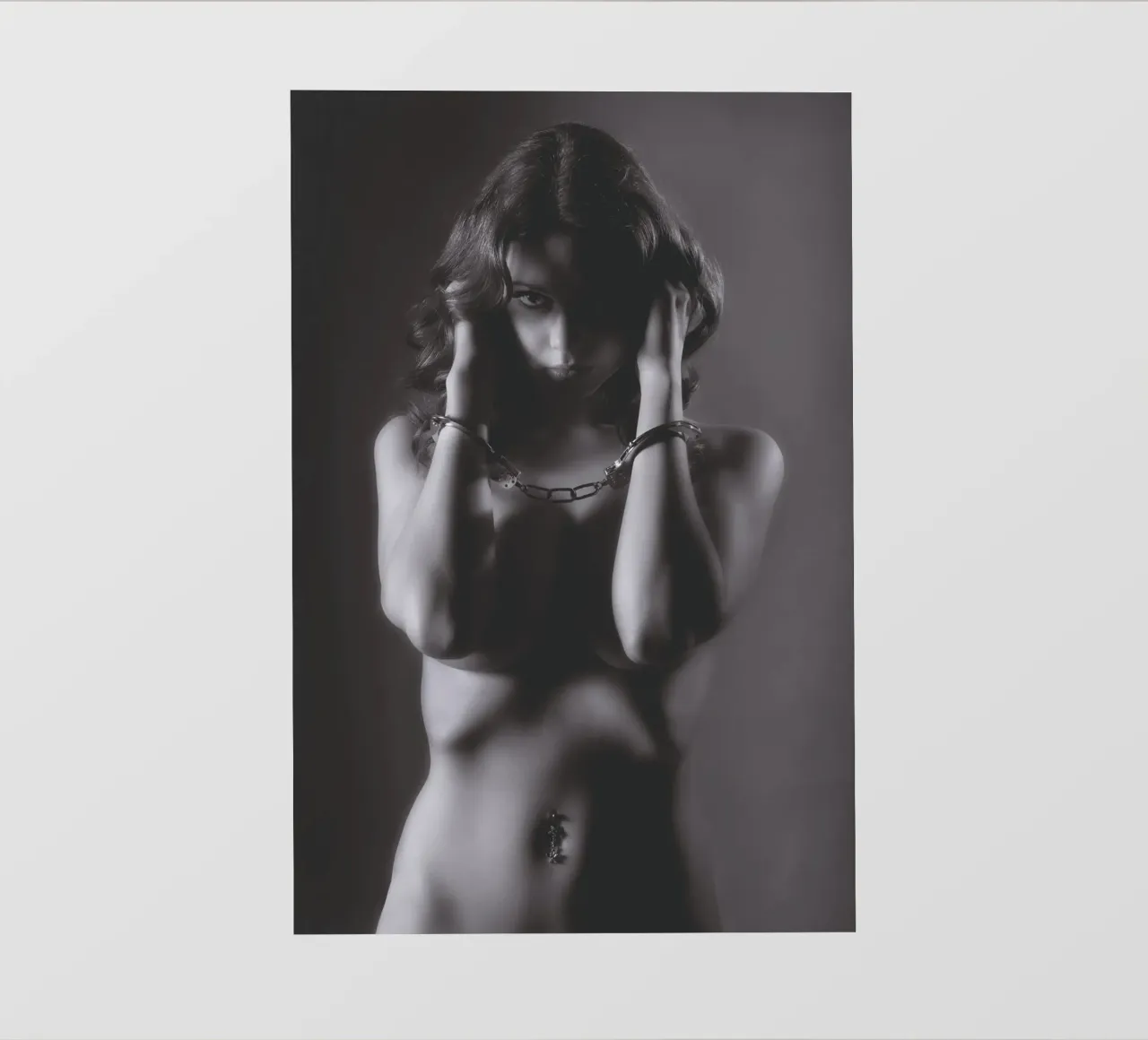 Livvy Cuffed Mono pellicola backlit da Dave Hare Photography