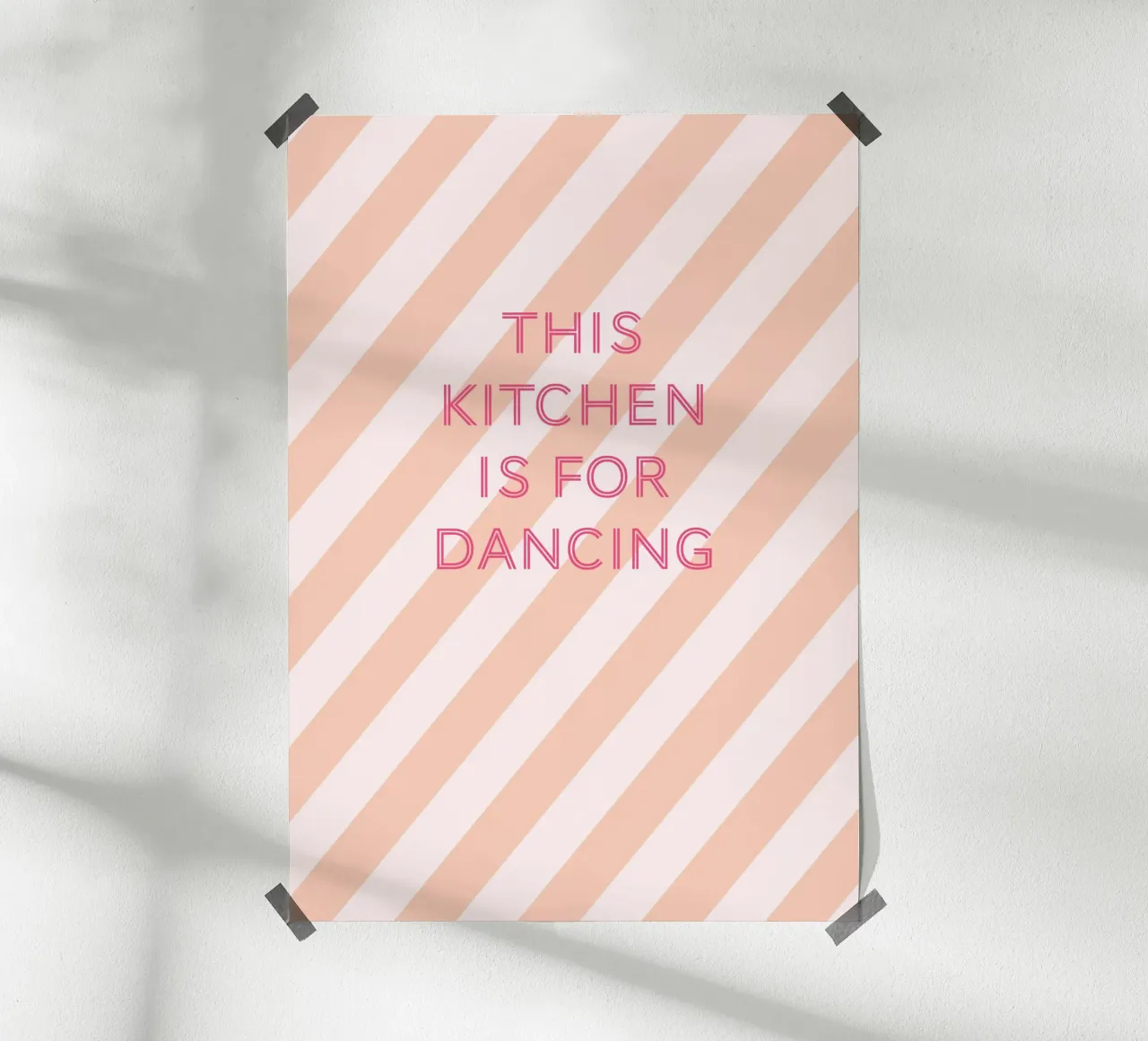 „This Kitchen is for Dancing“ poster con telaio in legno da Poster Print Studio