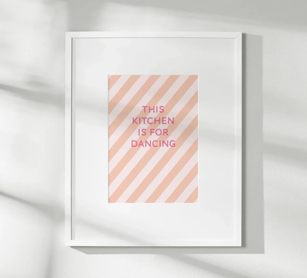 „This Kitchen is for Dancing“ poster con telaio in legno da Poster Print Studio