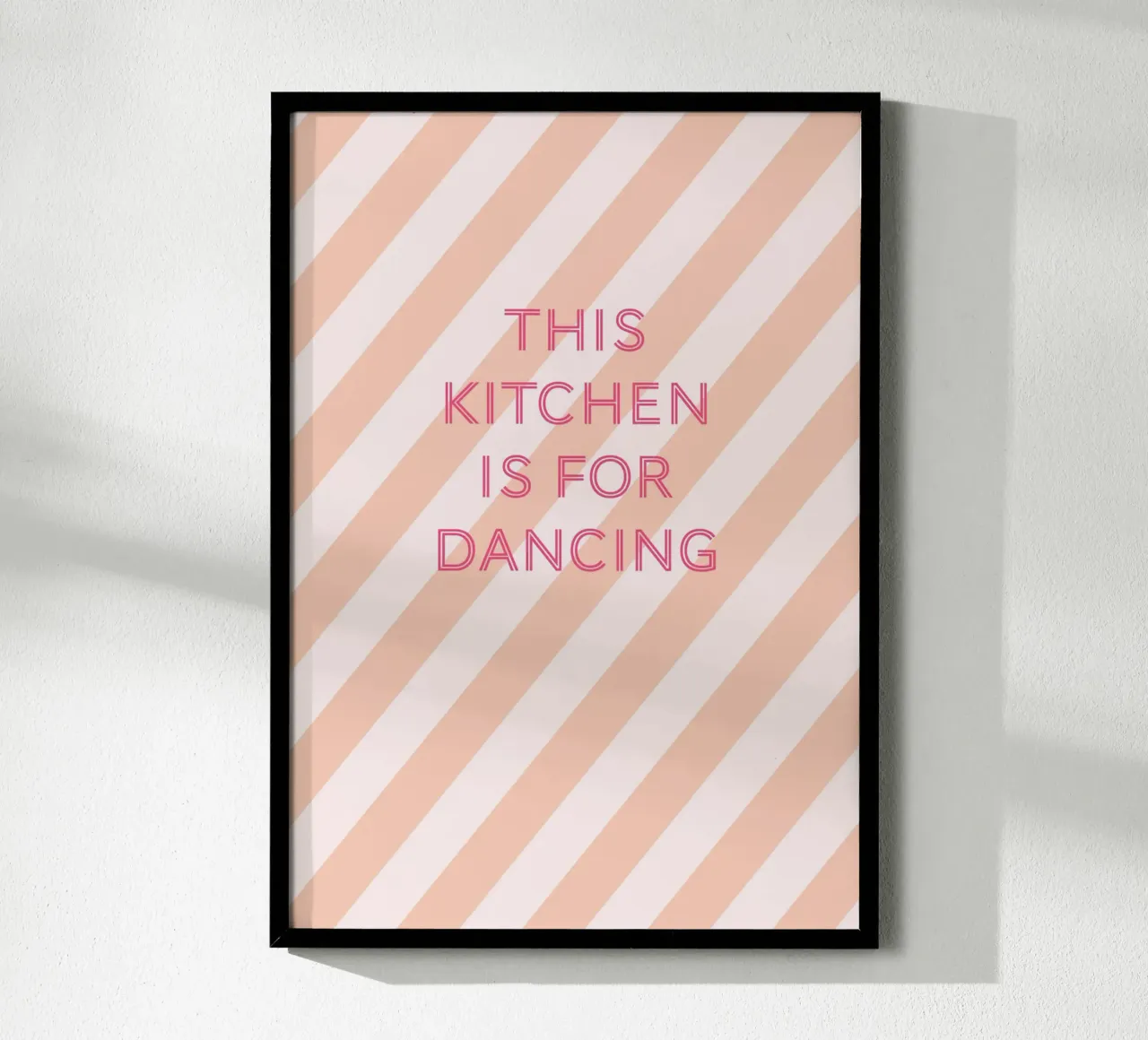 „This Kitchen is for Dancing“ poster con telaio in legno da Poster Print Studio