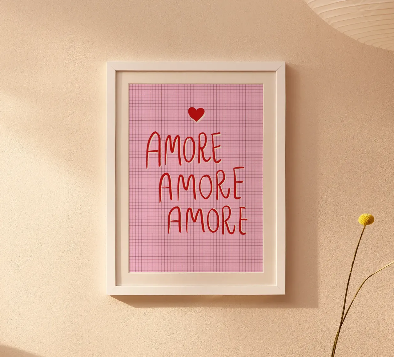 „Amore Amore Amore“ – Romantisches Poster für deine Wand poster con telaio in legno da Poster Print Studio