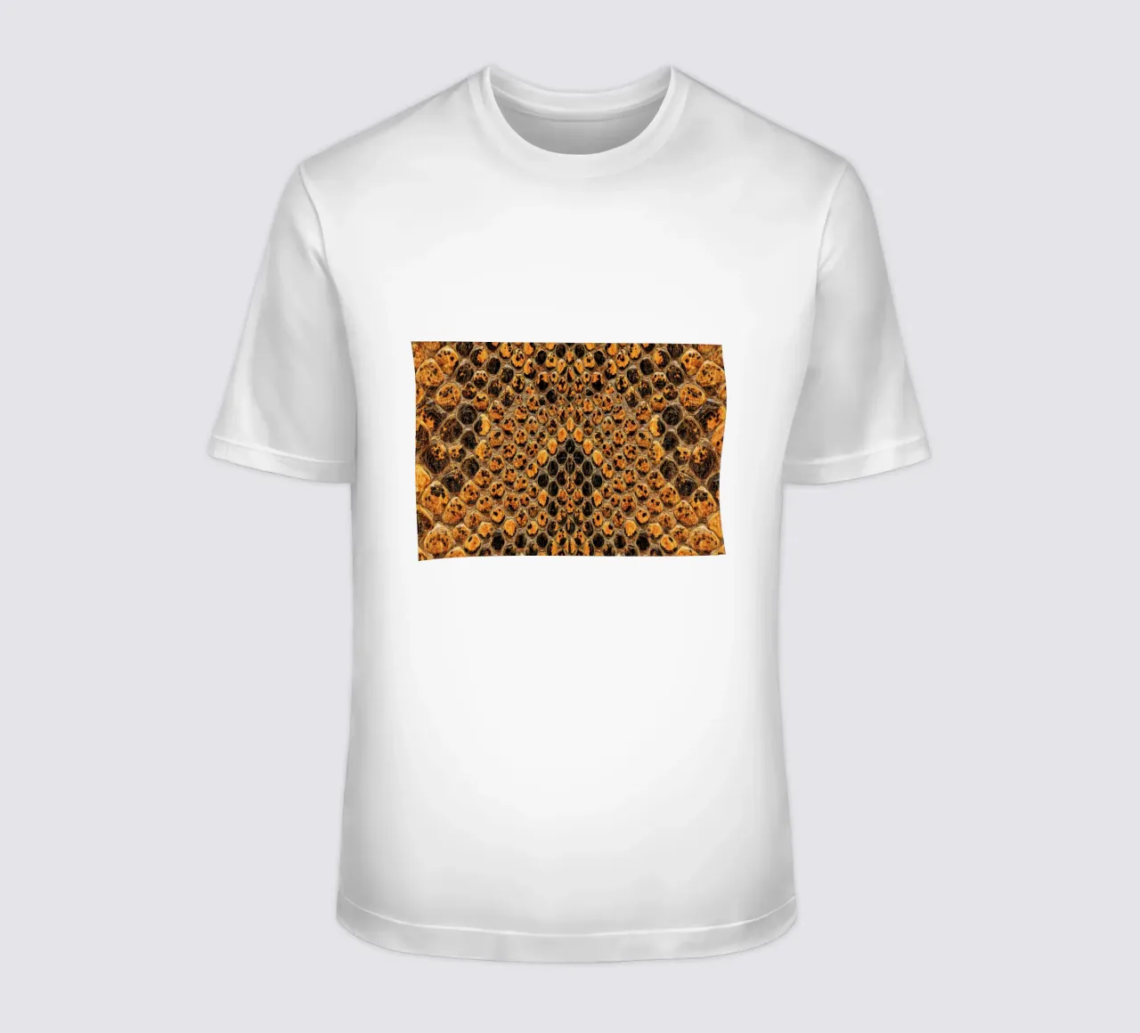 Snake Pattern t-shirt da Curious Collections by Marielle Leenders