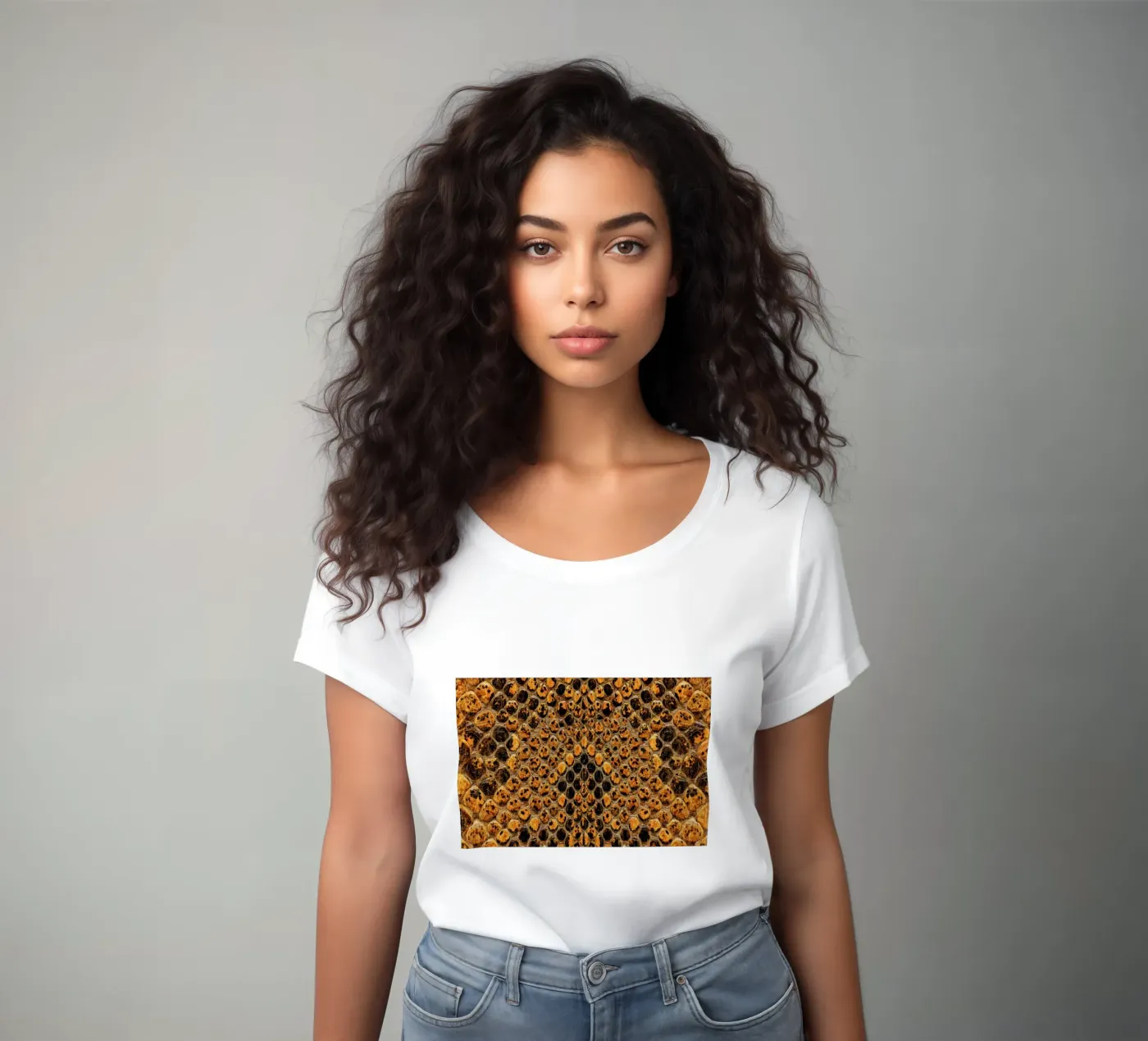 Snake Pattern t-shirt da donna da Curious Collections by Marielle Leenders