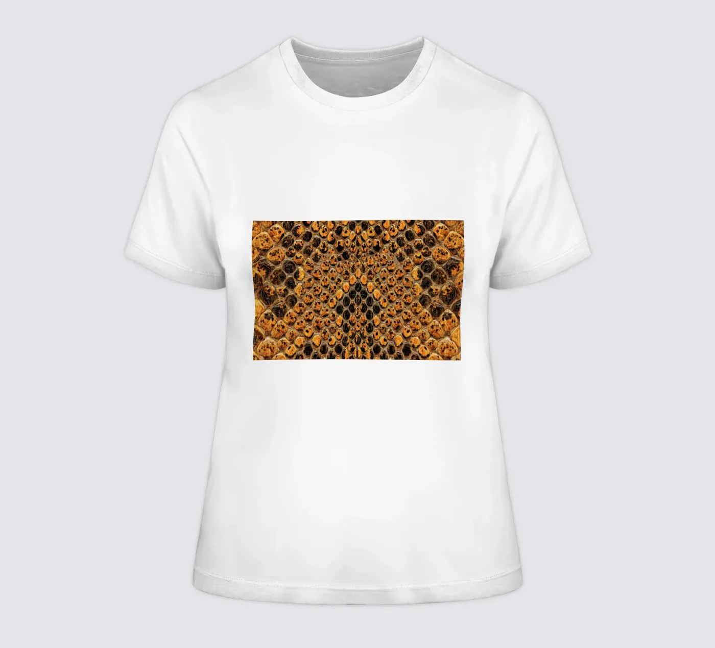 Snake Pattern t-shirt da donna da Curious Collections by Marielle Leenders