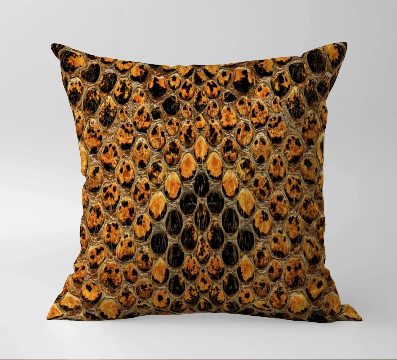 Snake Pattern Kissen von Curious Collections by Marielle Leenders