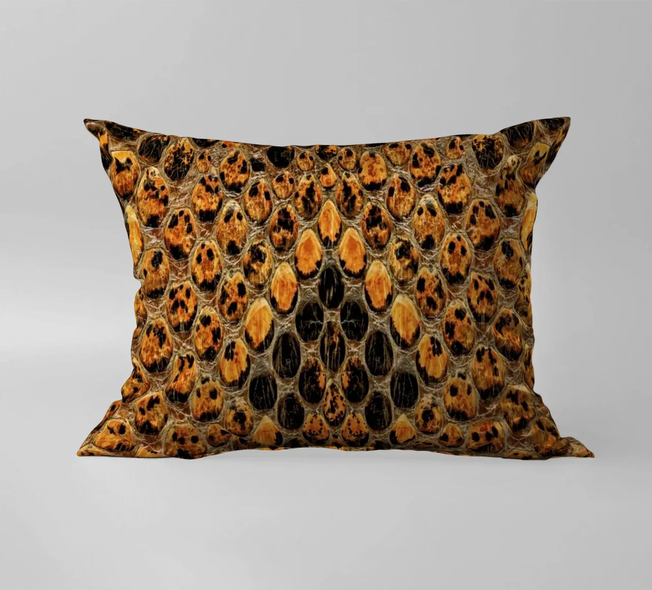 Snake Pattern Kissen von Curious Collections by Marielle Leenders