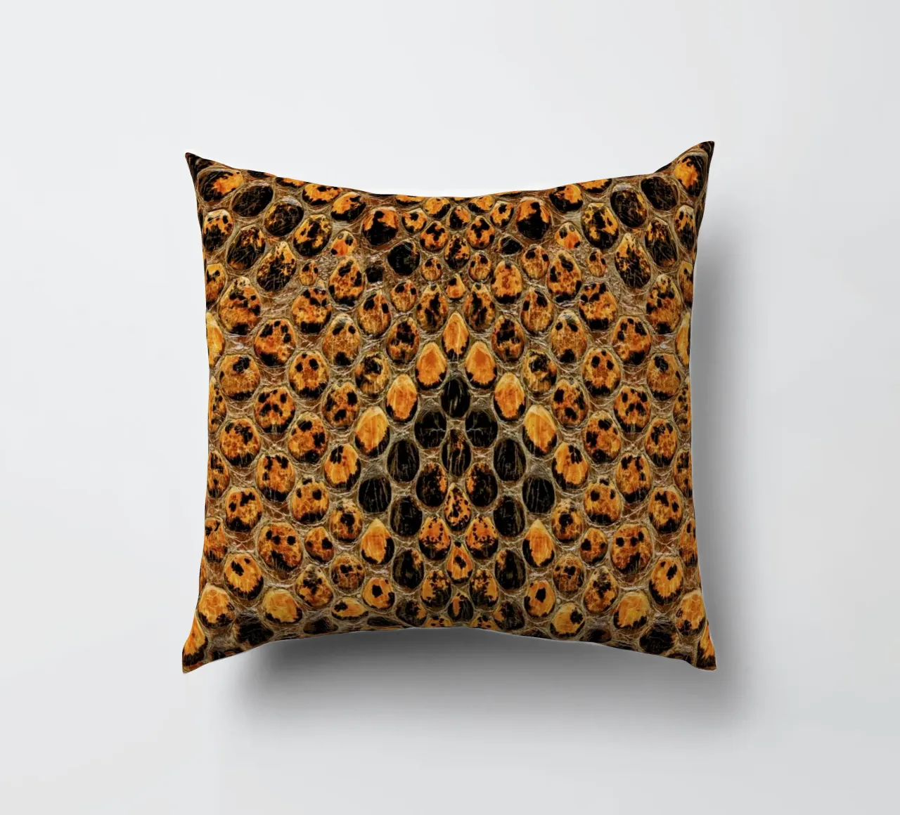 Snake Pattern Kissen von Curious Collections by Marielle Leenders