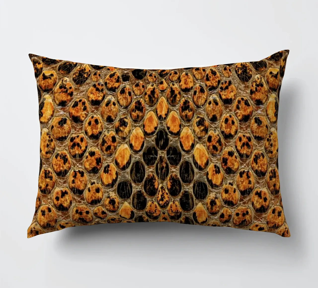 Snake Pattern Kissen von Curious Collections by Marielle Leenders