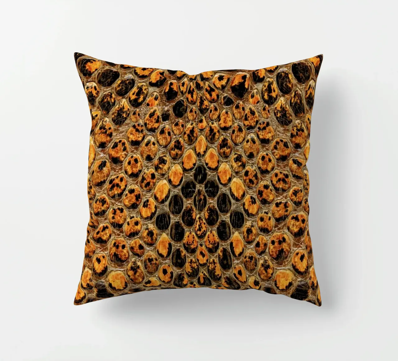 Snake Pattern Kissen von Curious Collections by Marielle Leenders
