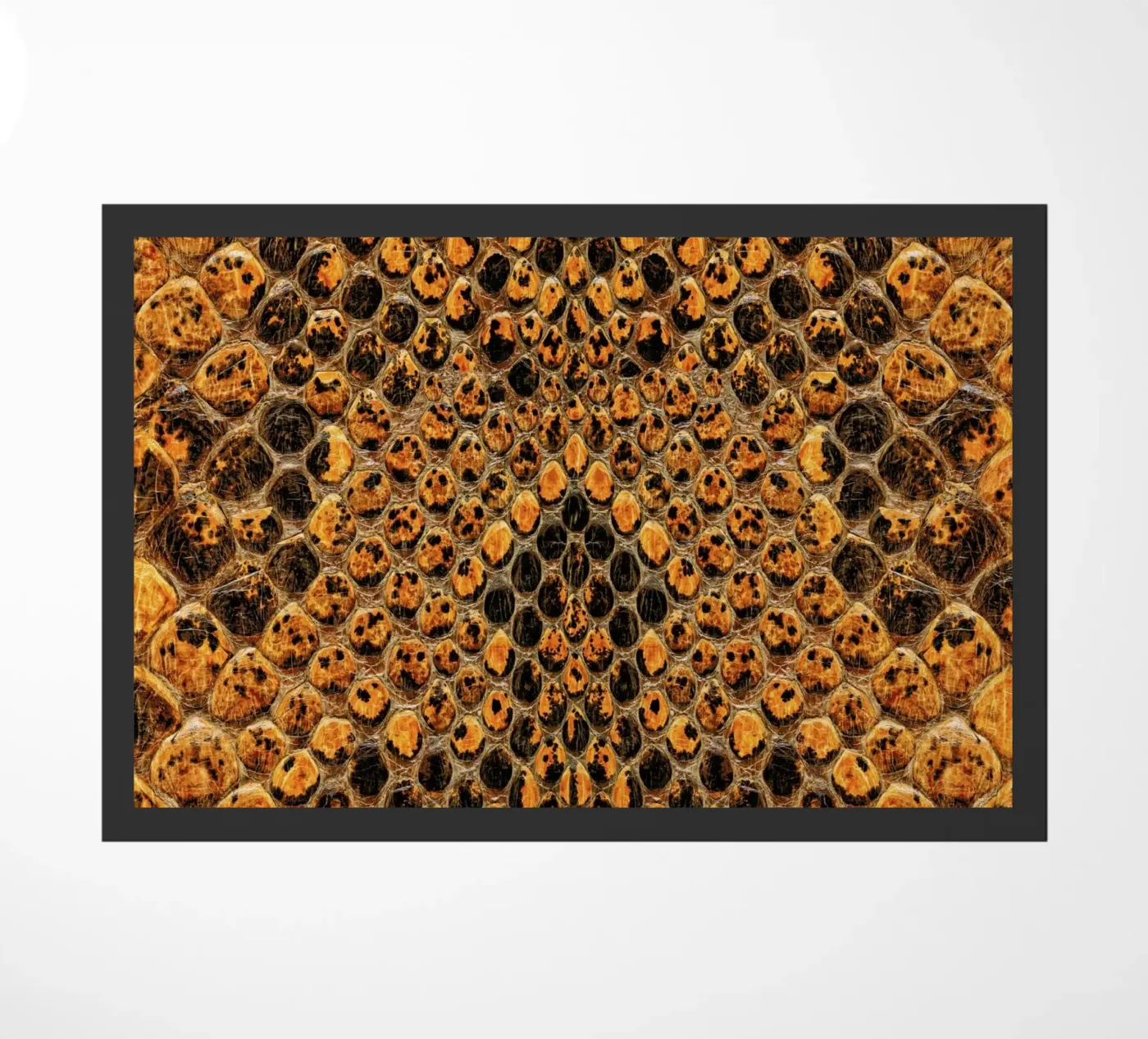 Snake Pattern Fußmatte von Curious Collections by Marielle Leenders