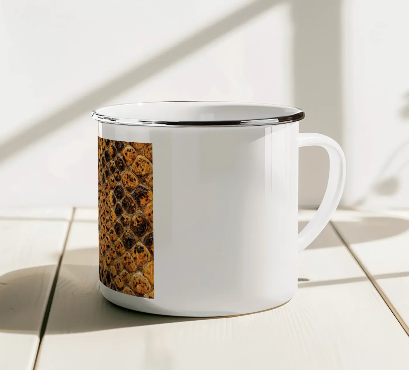 Snake Pattern emaille mok van Curious Collections by Marielle Leenders